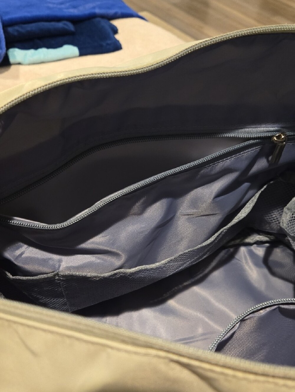 Lightweight Duffel Bag in Light Green - Picture 11 of 16